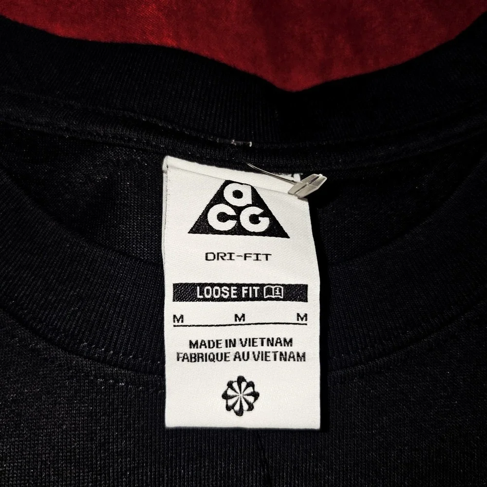Nike ACG Black Iguana Graphic Dri-FIT T-Shirt HJ0884-010 size M